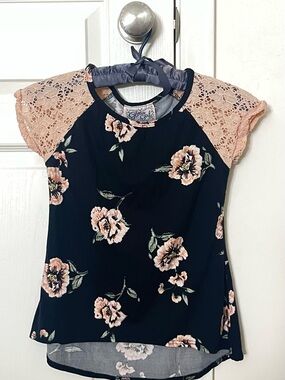 Black Floral Lace Sleeve Women's Top - Peach Accents